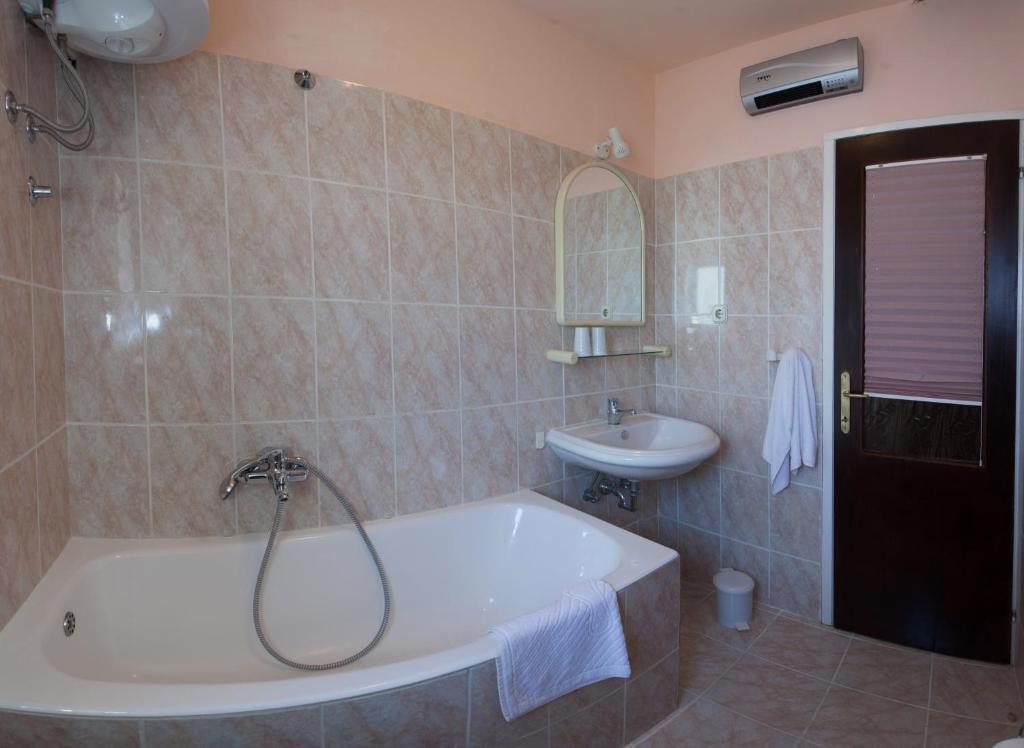 Apartments Beautiful Sandy Beach Split Room photo