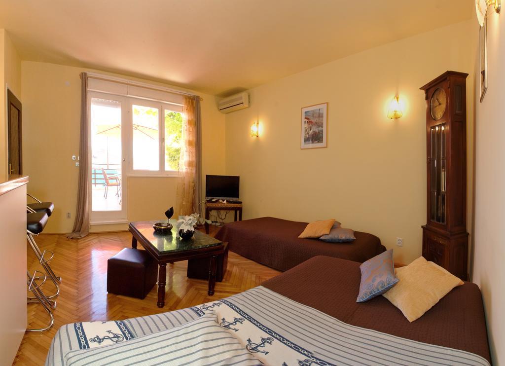 Apartments Beautiful Sandy Beach Split Exterior photo